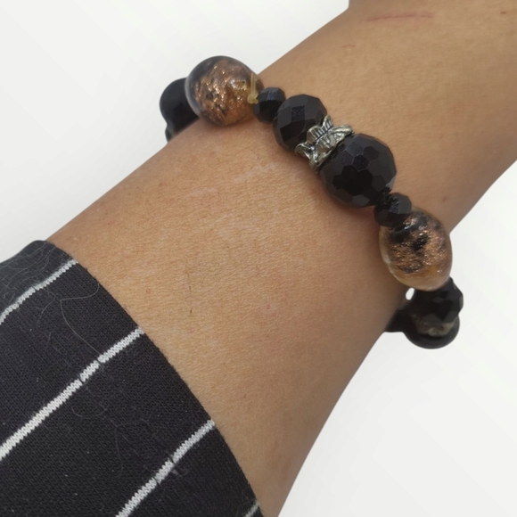 Elegant Black and Gold Beaded Bracelet - Picture 1 of 3